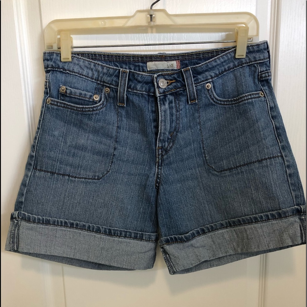 women’s Levi’s 545 Cuffed denim shorts size 4